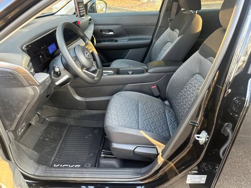 New 2026 Nissan Kicks SV image 9