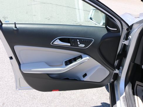 Used 2019 Mercedes-Benz GLA 250 image 17