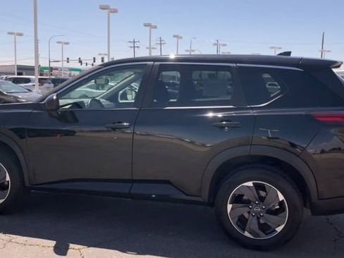 Used 2025 Nissan Rogue SV AWD/4WD image 7
