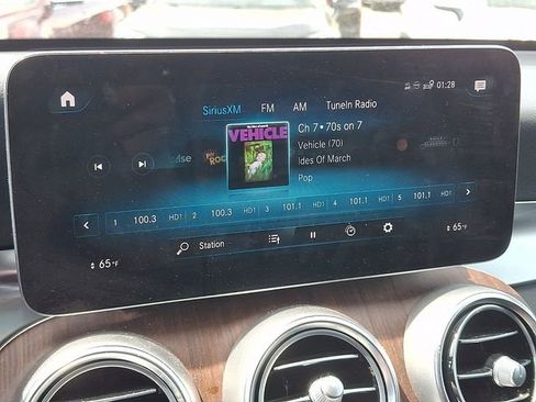 Used 2022 Mercedes-Benz GLC 300 4MATIC w/ Multimedia Package Lite image 17