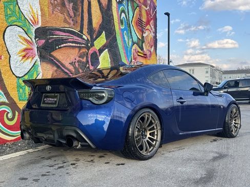 Used 2017 Toyota 86 image 3