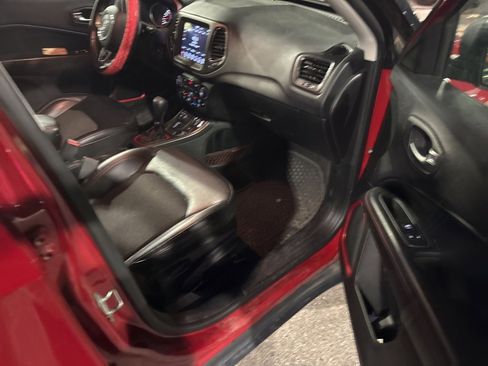 Used 2019 Jeep Compass Trailhawk image 10