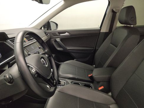 Used 2019 Volkswagen Tiguan SEL FWD image 17