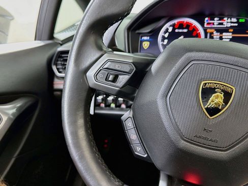Used 2018 Lamborghini Huracan LP 580-2 RWD image 23