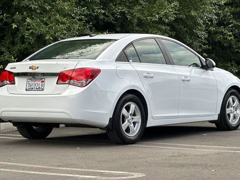 Used 2014 Chevrolet Cruze LT w/ Technology Package image 4