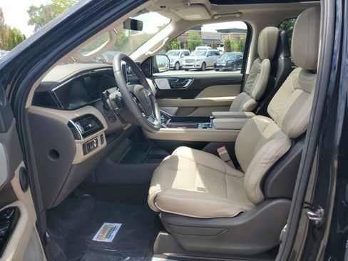 Certified 2023 Lincoln Navigator L Reserve AWD/4WD image 12