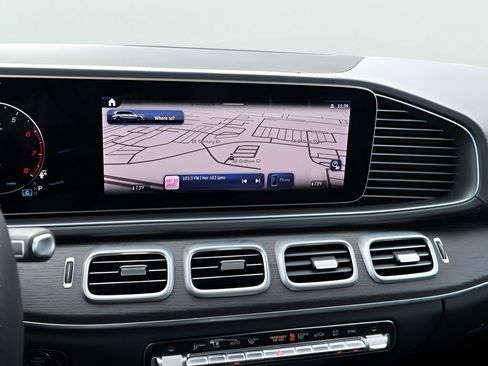 Used 2025 Mercedes-Benz GLS 450 4MATIC image 23