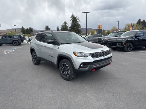 New 2026 Jeep Compass Trailhawk w/ Sun, Sound & Navigation Group AWD/4WD image 3