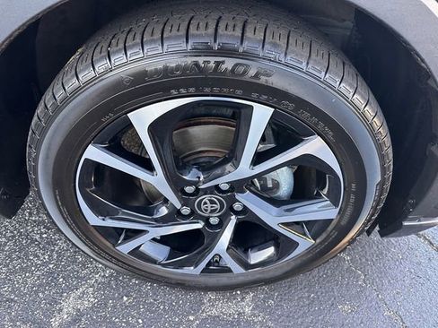 Used 2022 Toyota C-HR XLE image 16