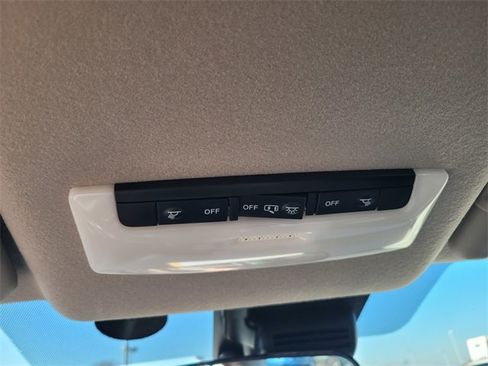 Certified 2025 Nissan Versa SV w/ Trunk Package image 22