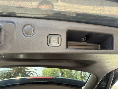 Used 2018 Chevrolet Equinox Premier image 28