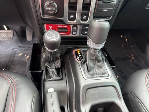 Used 2025 Jeep Wrangler Rubicon w/ Safety Group AWD/4WD image 17