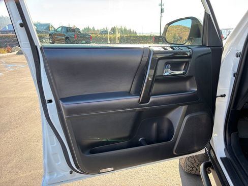 Used 2017 Toyota 4Runner TRD Off-Road Premium image 23