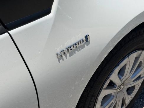 Used 2021 Toyota Prius L Eco FWD image 11