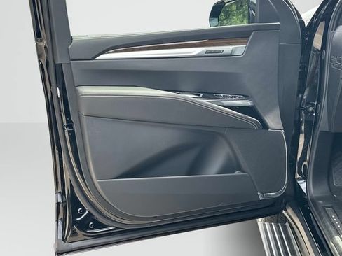 New 2026 Cadillac Escalade Platinum Luxury w/ LPO, Floor Liner Package AWD/4WD image 8