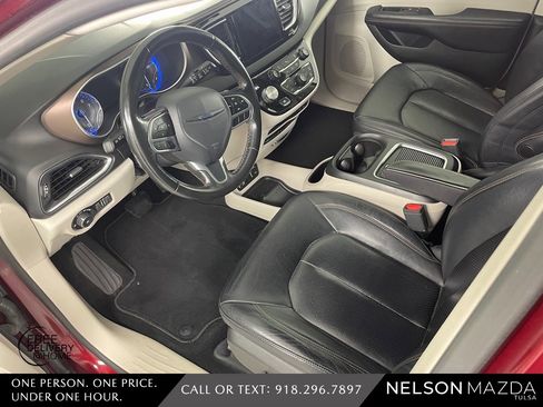 Used 2019 Chrysler Pacifica Touring-L Plus image 16