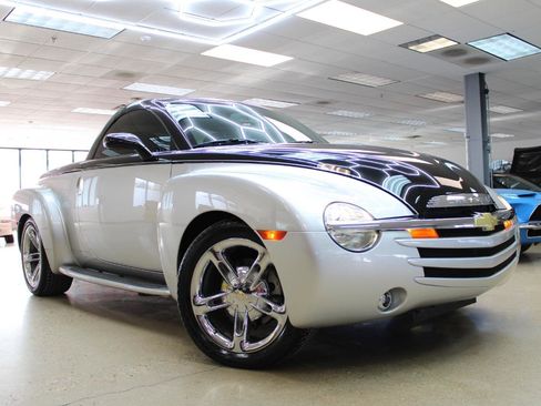 Used 2006 Chevrolet SSR w/ Preferred Equipment Group RWD image 7