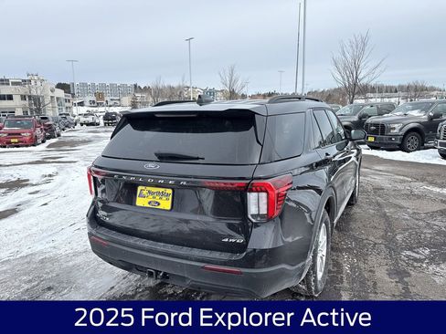 Used 2025 Ford Explorer Active image 7