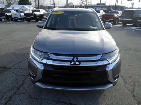 Used 2017 Mitsubishi Outlander SEL image 2