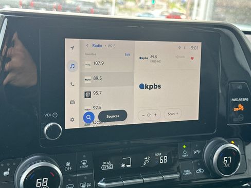 Used 2023 Toyota Highlander XLE image 18