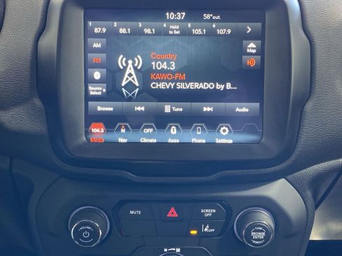 Used 2023 Jeep Renegade Latitude AWD/4WD image 16