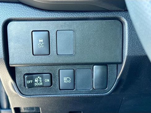 Used 2022 Toyota Tacoma SR5 w/ Technology Package image 11