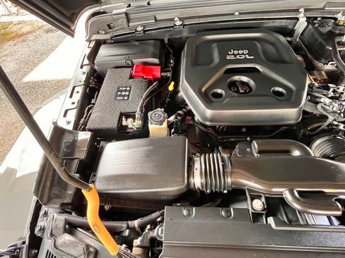 Used 2018 Jeep Wrangler Unlimited Sahara AWD/4WD image 42