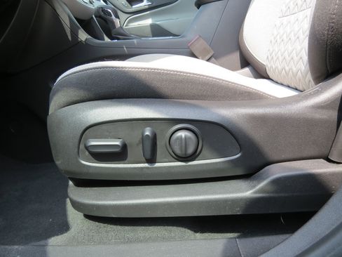 Used 2023 Chevrolet Equinox LT w/ Driver Convenience Package image 17