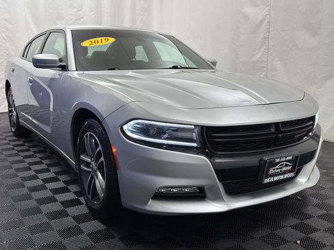 Used 2019 Dodge Charger SXT image 12