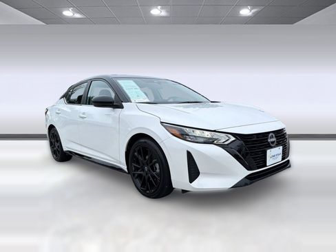 Used 2025 Nissan Sentra SR w/ Midnight Edition FWD image 7
