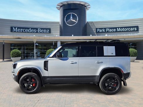 Used 2020 Land Rover Defender 110 First Edition image 3