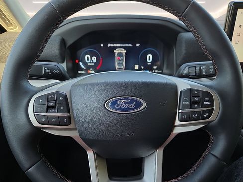 Used 2026 Ford Explorer Active RWD image 24