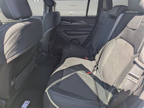 New 2025 Jeep Grand Cherokee Laredo w/ MOPAR Finishing Package image 8