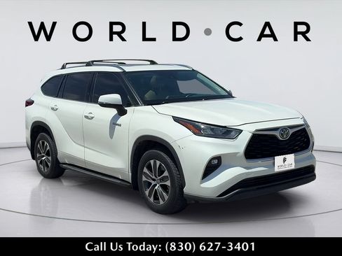 Used 2020 Toyota Highlander XLE FWD image 1