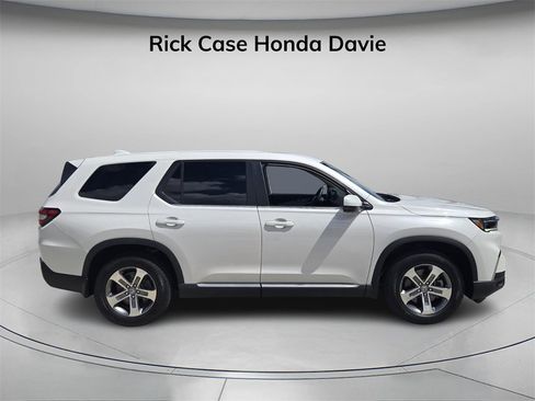 Certified 2025 Honda Pilot EX-L image 3