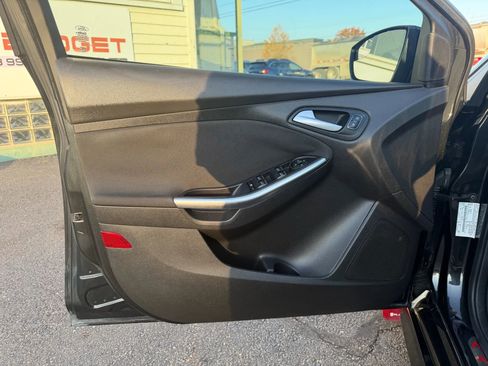 Used 2015 Ford Focus ST image 18