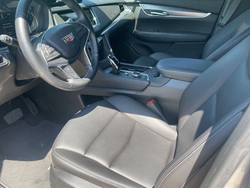 Used 2024 Cadillac XT5 Luxury FWD image 9