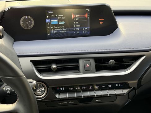 Used 2022 Lexus UX 200 image 21