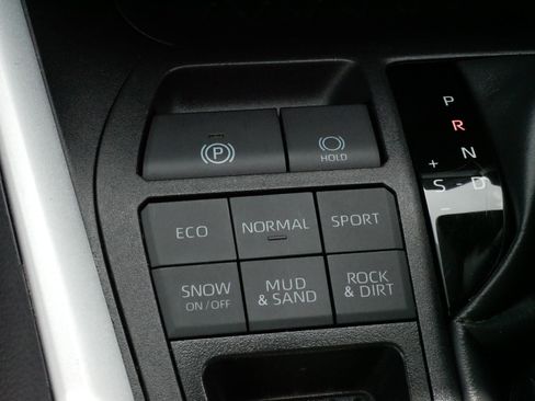Certified 2025 Toyota RAV4 XLE AWD/4WD image 28