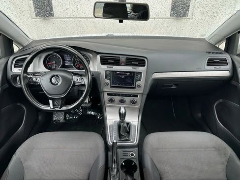 Used 2017 Volkswagen Golf S image 16