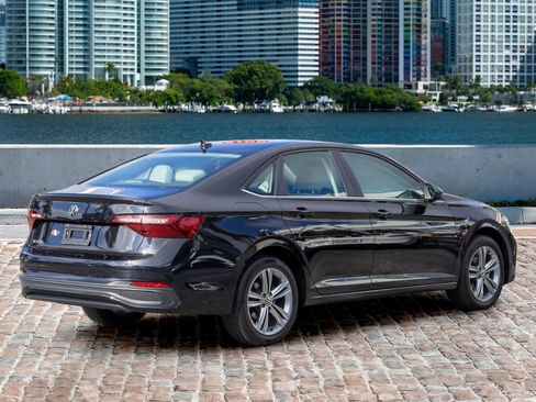 Used 2023 Volkswagen Jetta SE image 5