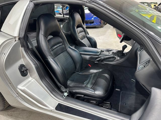 Used 2004 Chevrolet Corvette Coupe w/ Preferred Equipment Group RWD image 19