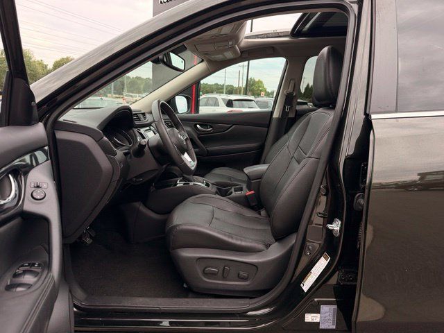 Used 2017 Nissan Rogue SL w/ SL Premium Package AWD/4WD image 25