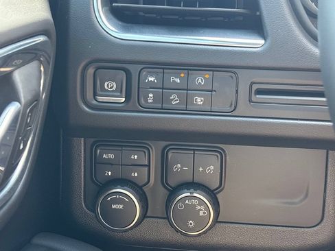 Used 2023 Chevrolet Tahoe Z71 w/ Luxury Package AWD/4WD image 27