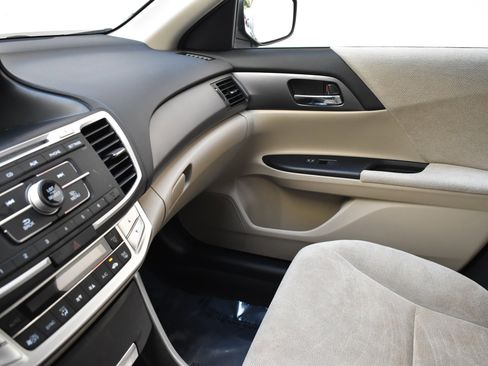 Used 2013 Honda Accord LX image 36