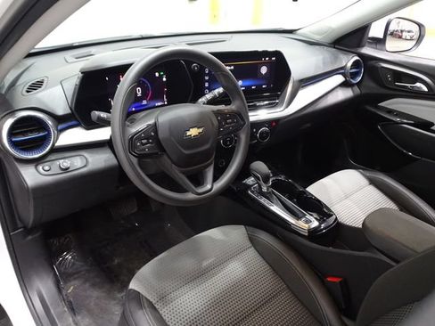 Used 2024 Chevrolet Trax LT FWD image 20