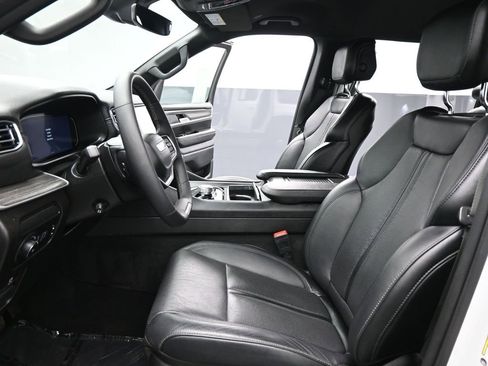 Used 2024 Jeep Wagoneer Series II w/ Flexible Seating Group image 10