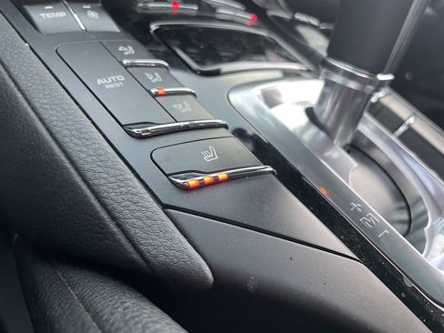 Used 2014 Porsche Cayenne Diesel Platinum Edition image 28