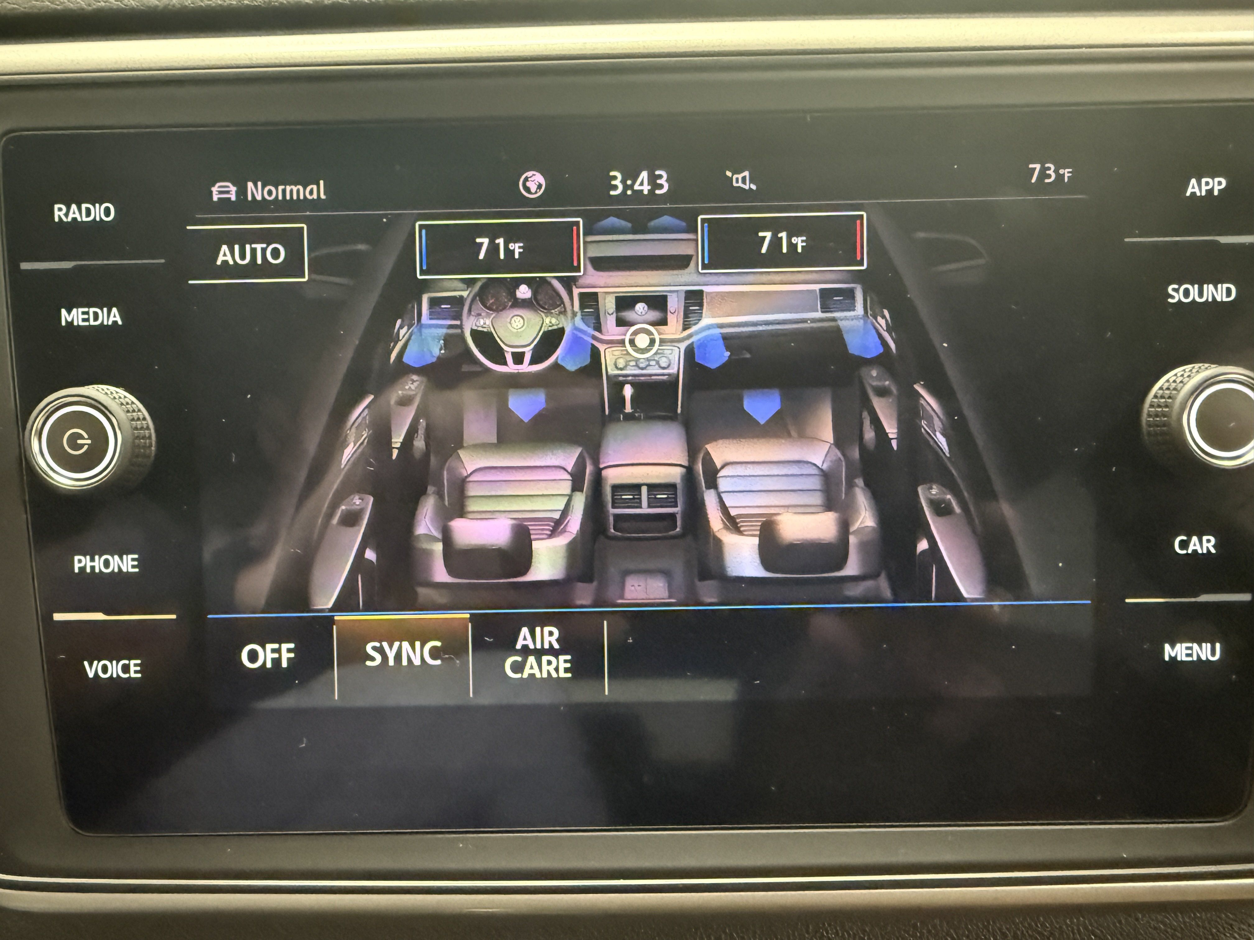 Certified 2020 Volkswagen Atlas Cross Sport SE w/ Panoramic Sunroof Package AWD/4WD image 17