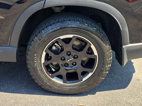 Used 2025 Honda Pilot TrailSport image 35